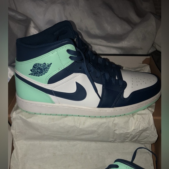 Jordan 1 Mid- Blue mint- Includes box!!! - Picture 2 of 5